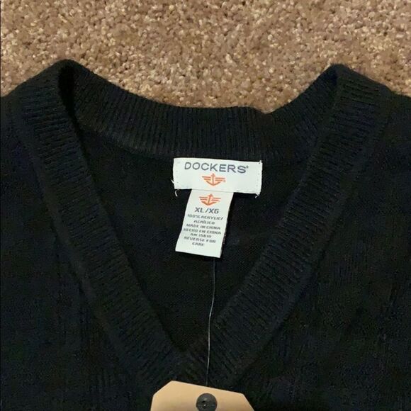 Men’s docker V-neck sleeveless sweater. - Picture 4 of 7